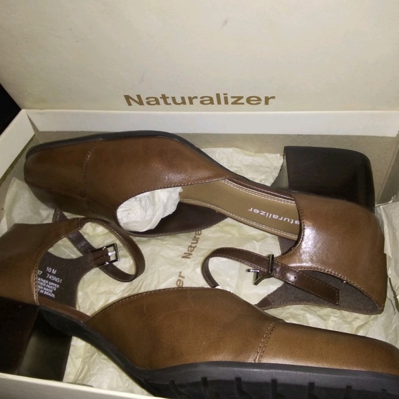 naturalizer wide heels